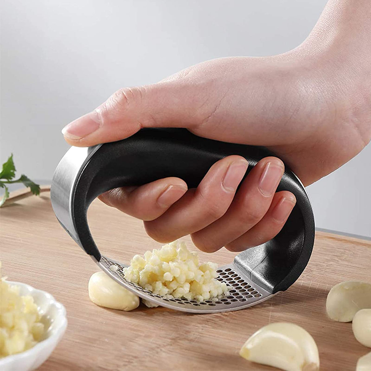 Stainless Steel Garlic Press Rocker with Silicone Peeler Z40077
